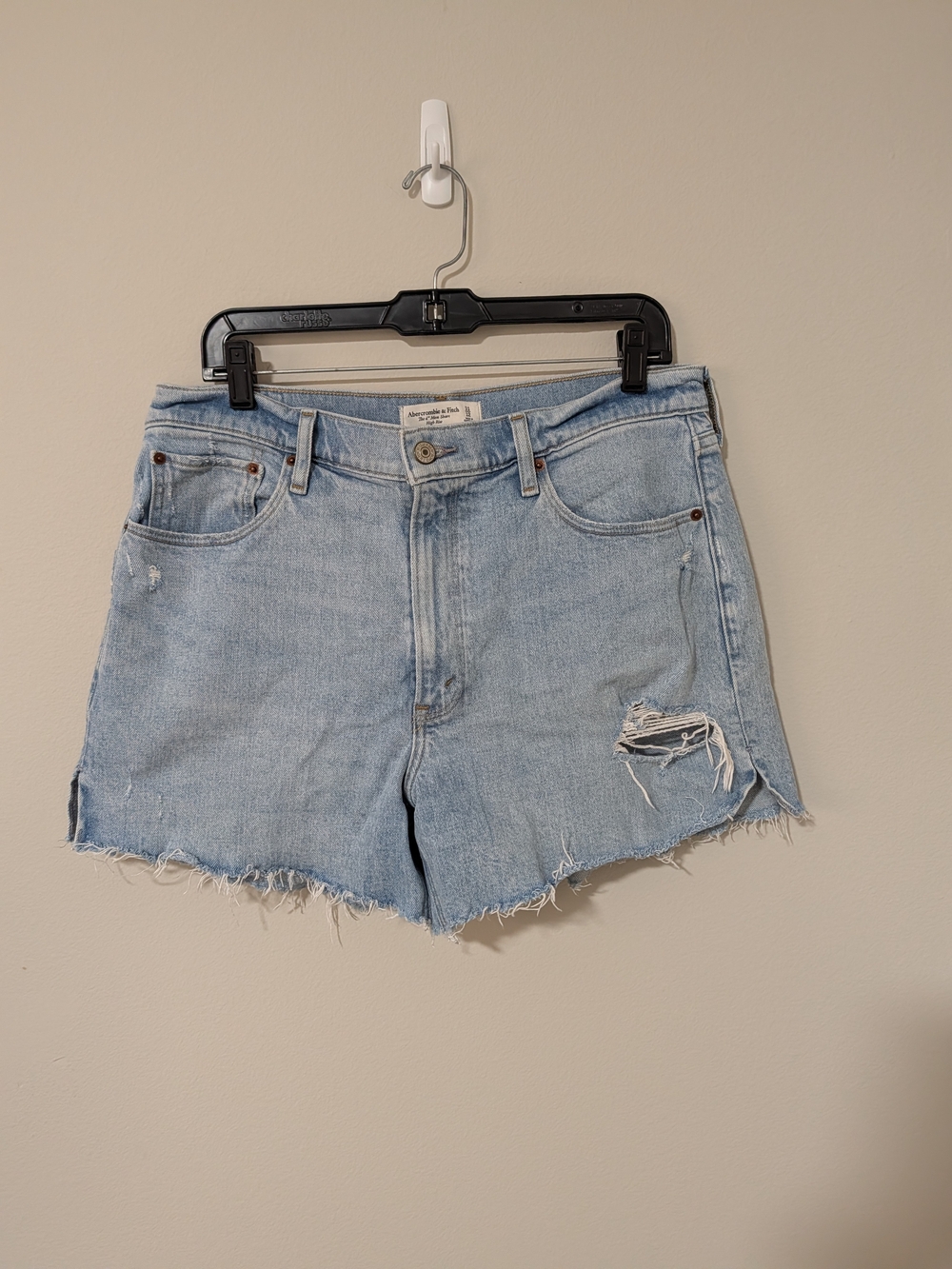 Abercrombie & Fitch Light Blue Distressed Denim Shorts SZ 31